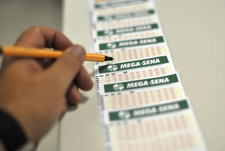 Mega-Sena: apostas de SP e GO acertam as seis dezenas e dividirão prêmio de R$ 103 milhões