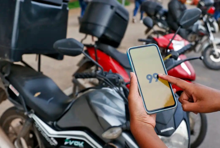 Justiça anula proibição da Prefeitura e autoriza retomada do serviço de mototáxi em SP