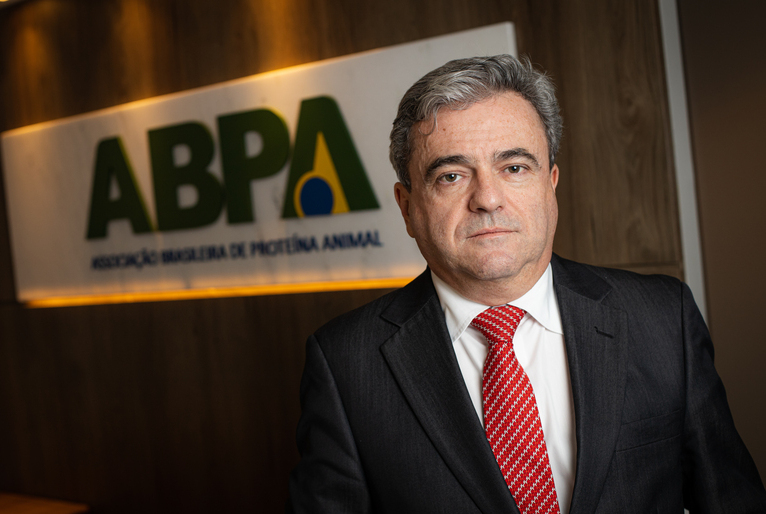 Roda Viva aborda gripe aviária com presidente da Associação Brasileira de Proteína Animal, Ricardo Santin