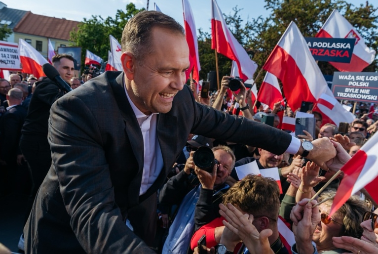 Aliado de Trump, Karol Nawrocki vence eleição na Polônia em disputa acirrada