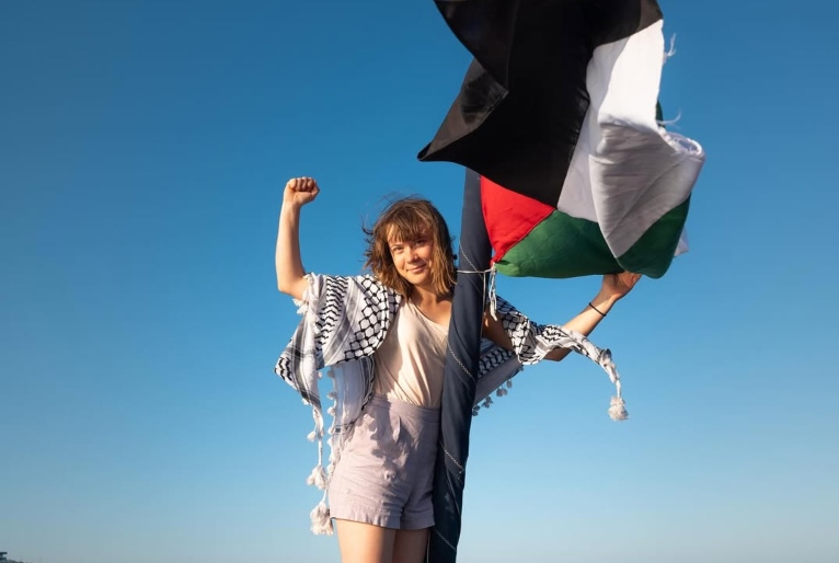 Israel intercepta navio humanitário com Greta Thunberg e detém ativistas a caminho de Gaza