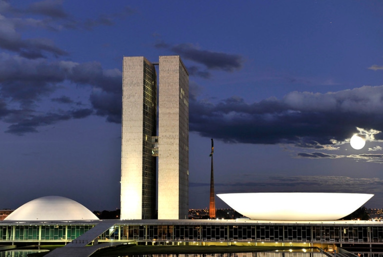 Congresso Nacional derruba aumento do IOF e impõe perda de R$ 10 bilhões ao governo